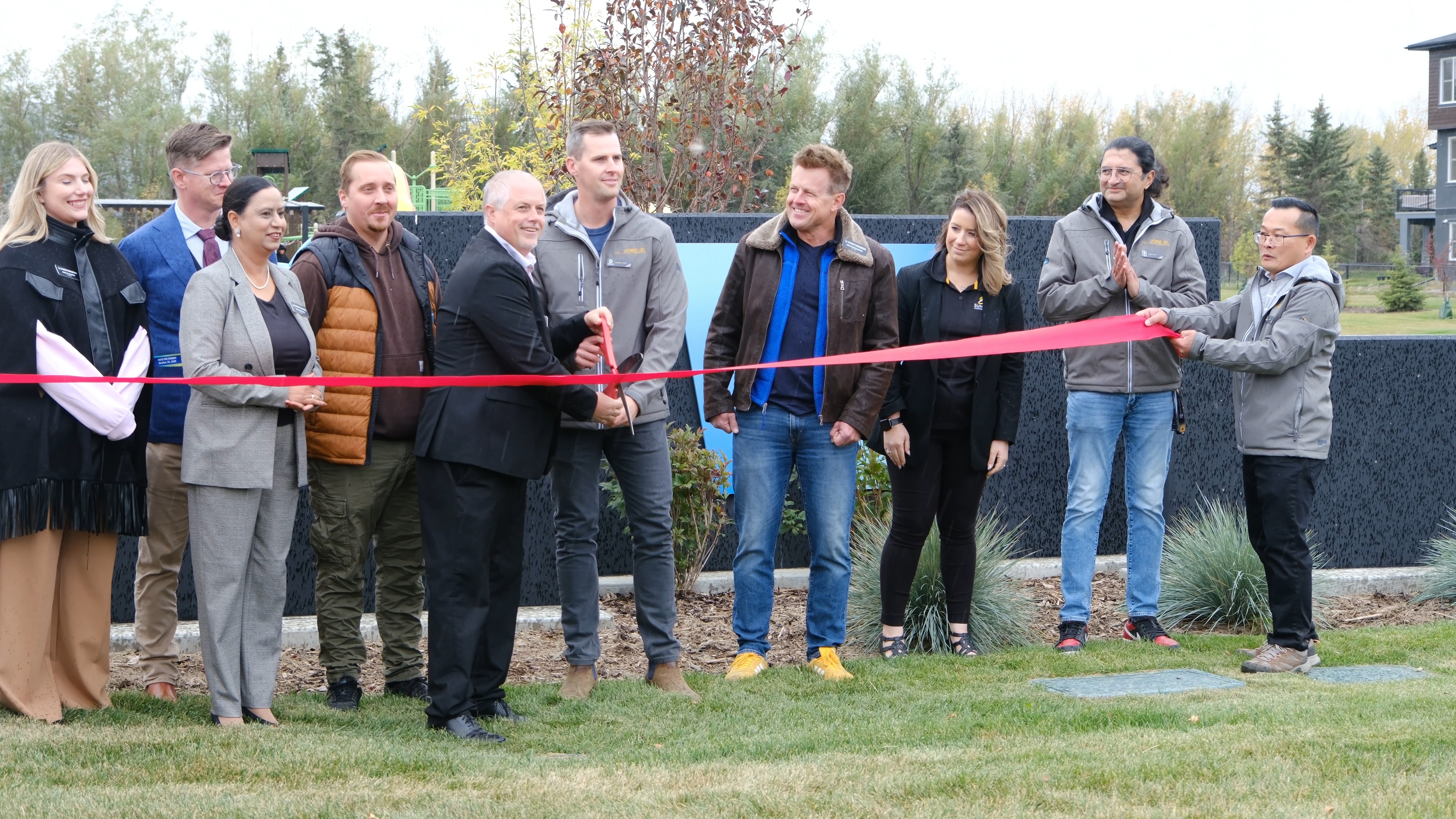 Mayor_Shannon_Dean_ribbon_cutting.jpg